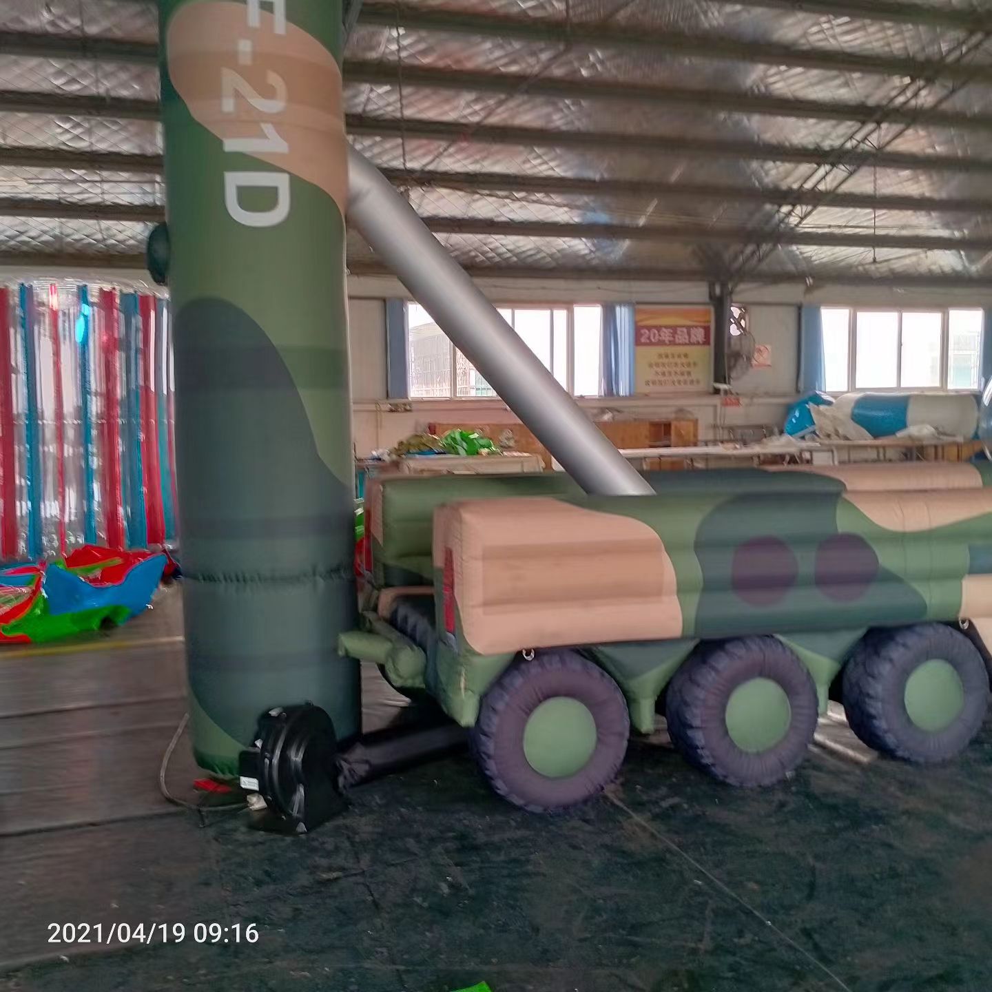 阿巴嘎军事演习中的充气目标车辆：模拟发射车雷达车坦克飞机